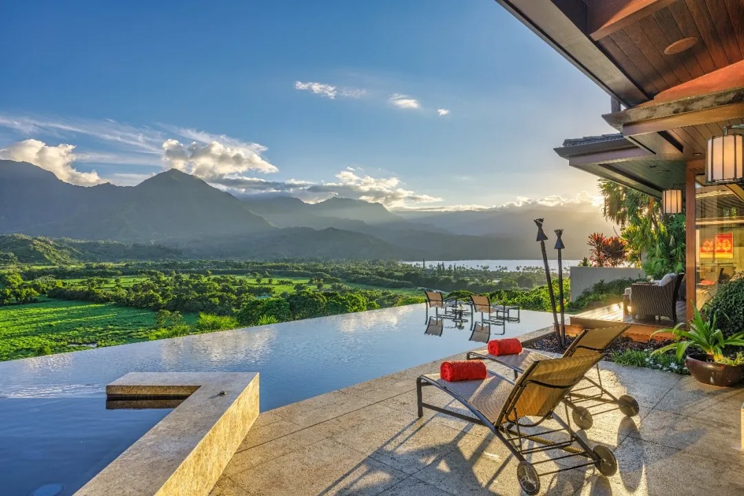 Hawaii’s ultra-luxury real estate market smashes records, as sales soar 600%.